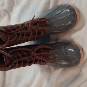 Brand New NWOT Jessica Carlyle Boots, Brown, Grey, Light Pink